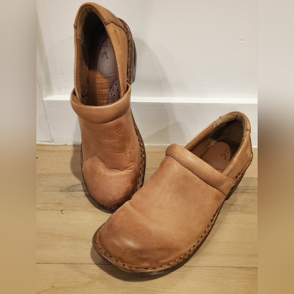 B.O.C. Women's Peggy Comfort Clog in Natural **fits like 8***